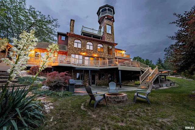 $1,025,000 | 3939 Musholt Strasse Lane, Quincy, IL 62305