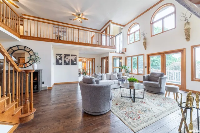 $1,025,000 | 3939 Musholt Strasse Lane, Quincy, IL 62305