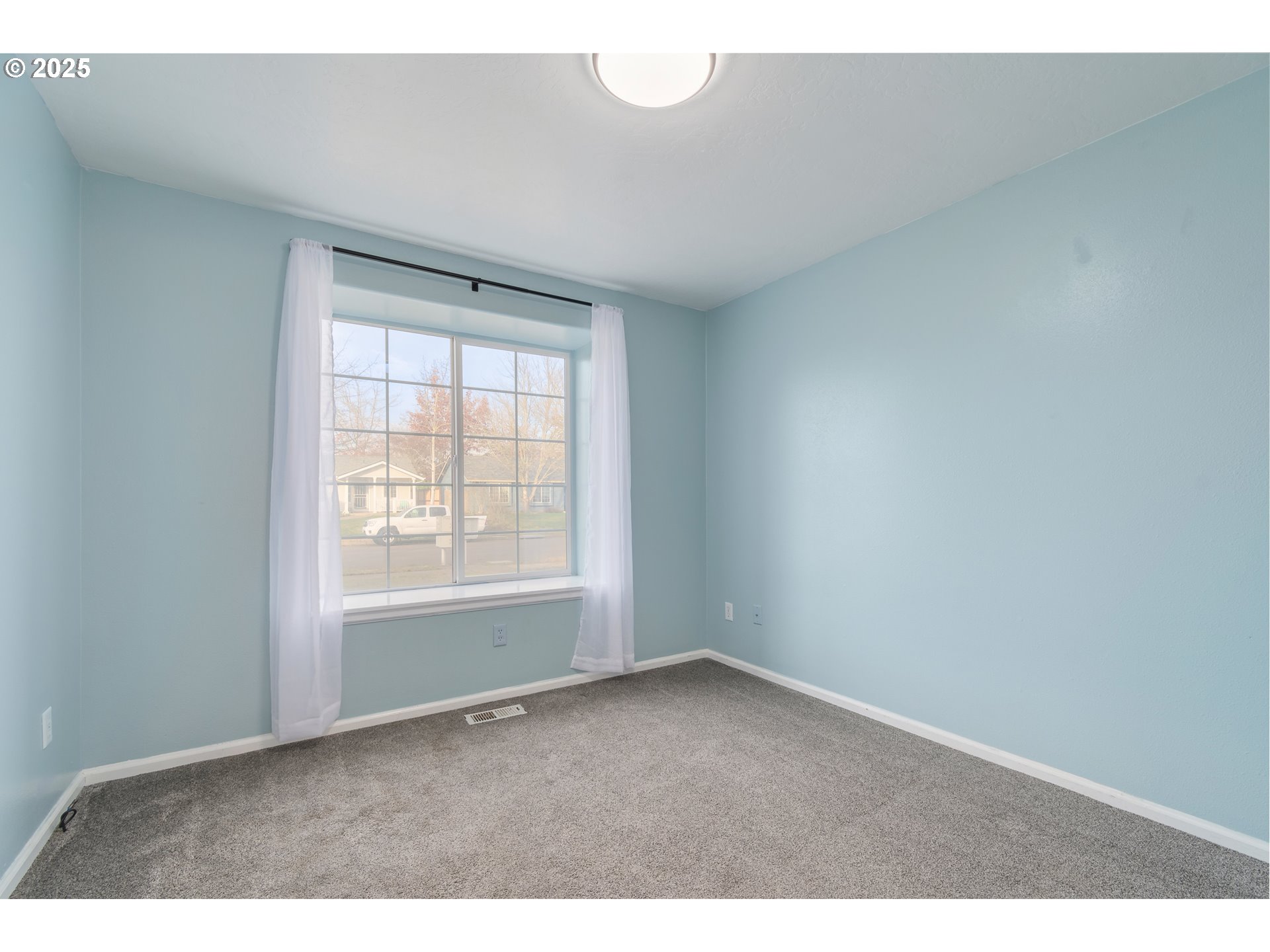 1436 Adelman Loop Eugene, OR 97402 - Photo 26 of 36 Bedroom