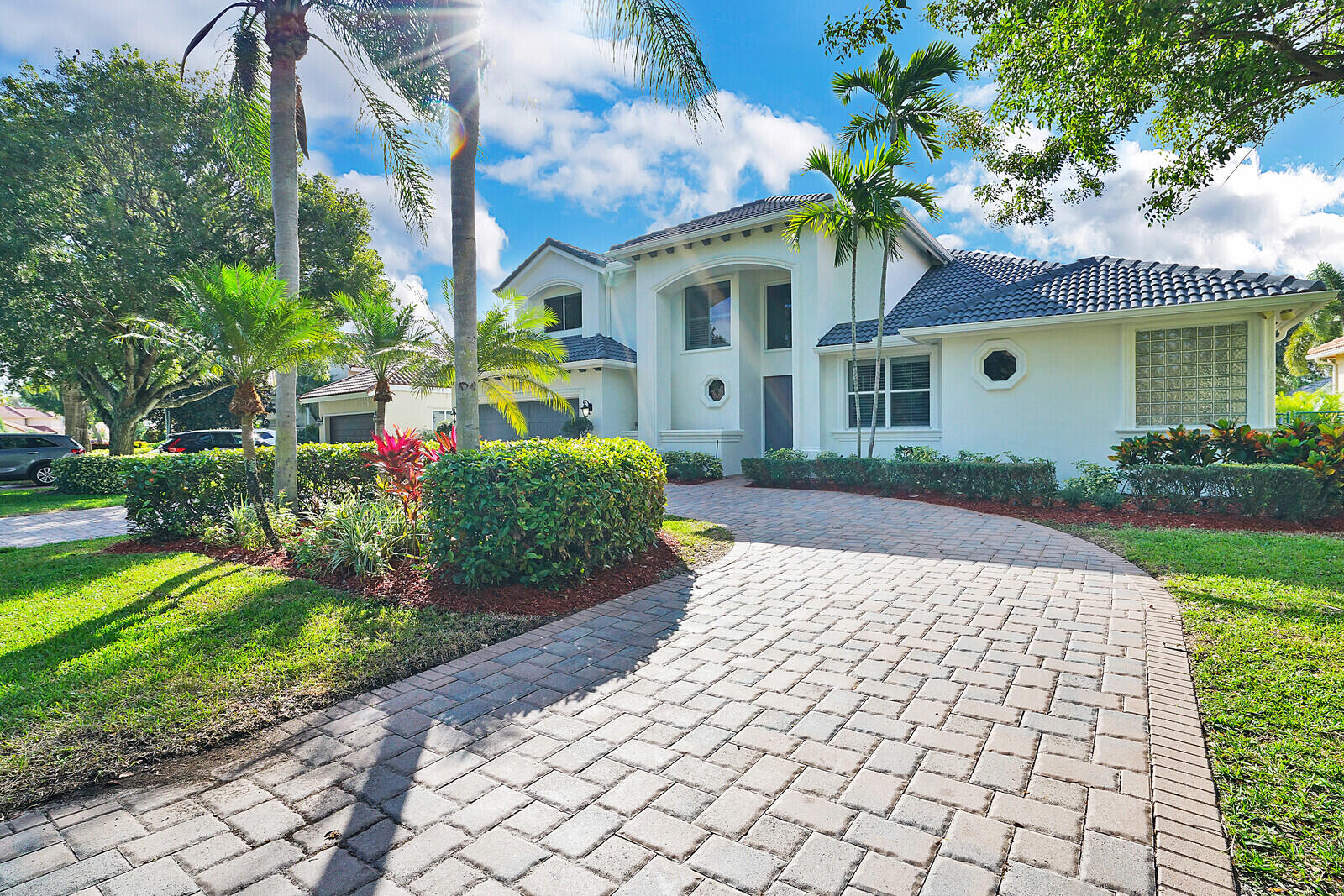 6135 Vista Linda Lane Boca Raton, FL 33433 - Photo 3 of 40 CIRCULAR PAVED DRIVE