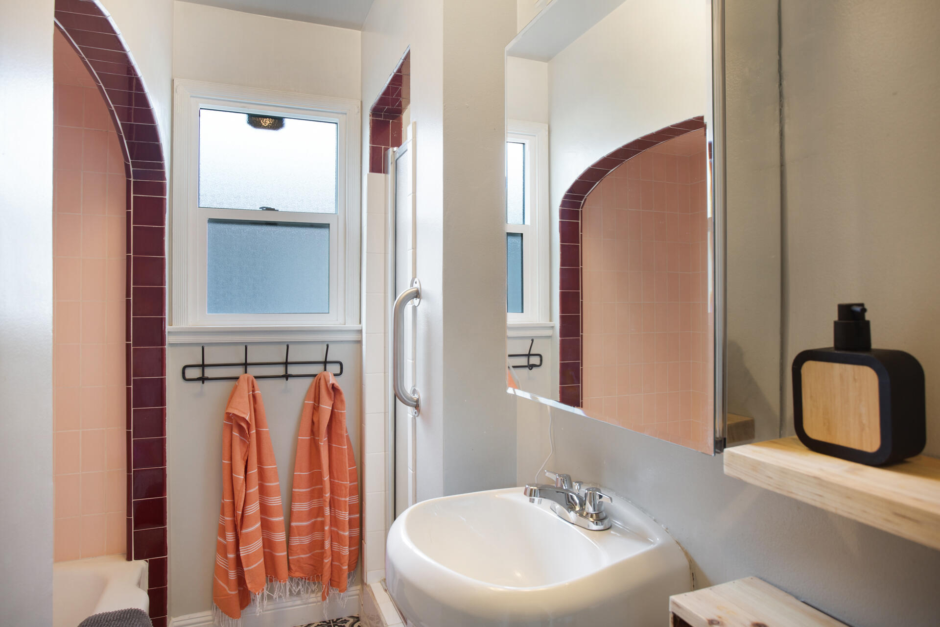 784 Lakeview Drive Redding, CA 96001 - Photo 10 of 14 a bathroom with a sink and a mirror