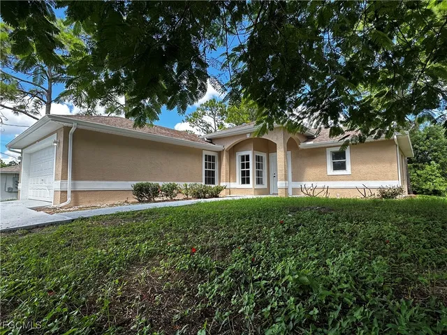 $1,700 | 301 East 12th Street, Lehigh Acres, FL 33972