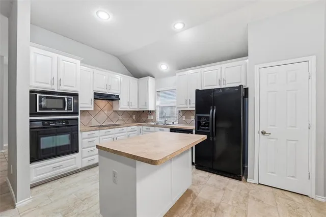 $2,700 | 2711 Lake Way Drive, Grand Prairie, TX 75052