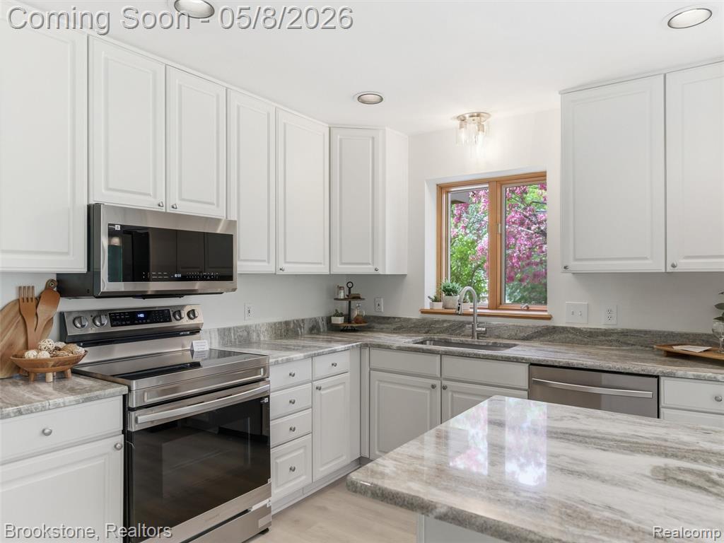 6512 White Lake Road Clarkston, MI 48346 - Photo 22 of 69