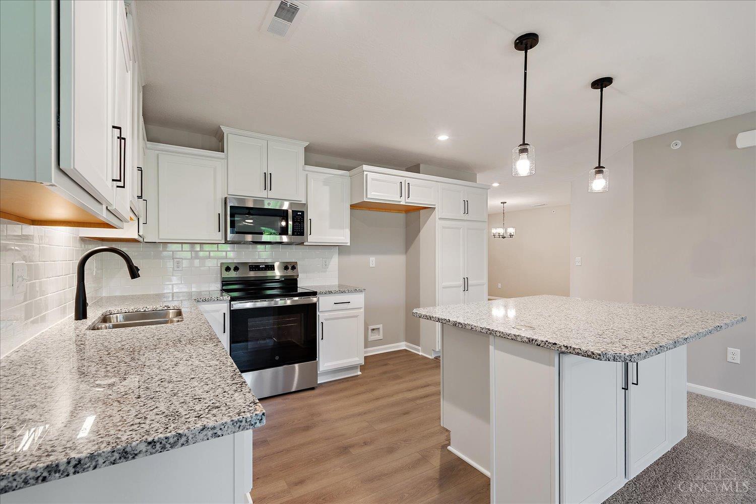 537 Tradition Ridge, Unit 81202 Cincinnati, OH 45245 - Photo 2 of 34