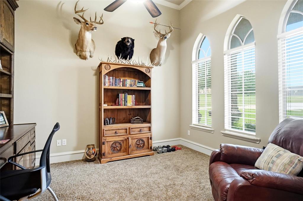 124 Carnes Court Springtown, TX 76082 - Photo 8 of 40