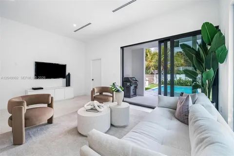$1,495,000 | 2939 Southwest 21st Street, Miami, FL 33145
