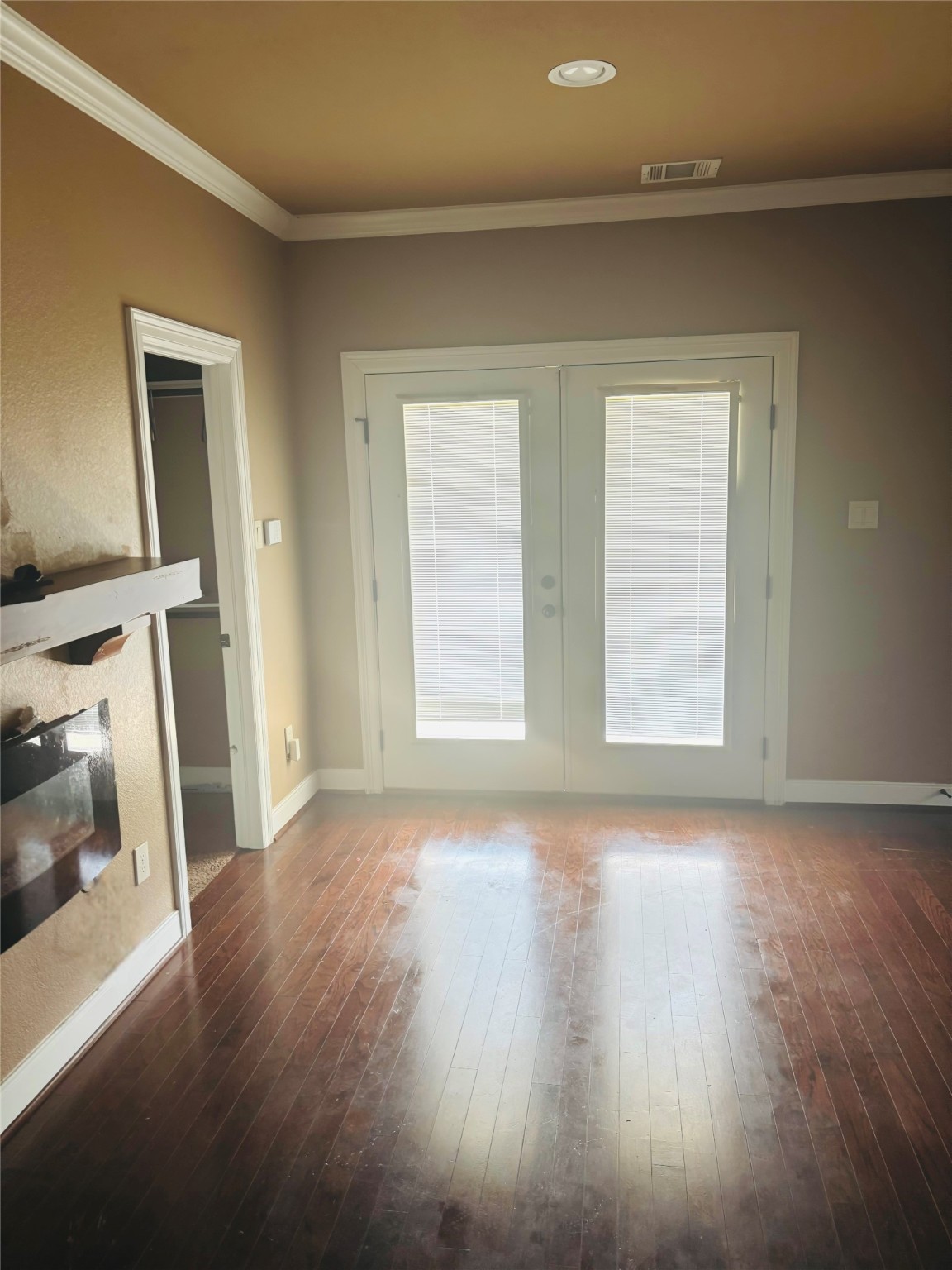 7 North Pine Road Texas City, TX 77591 - Photo 16 of 17 Master Bedroom with rear door to outside.