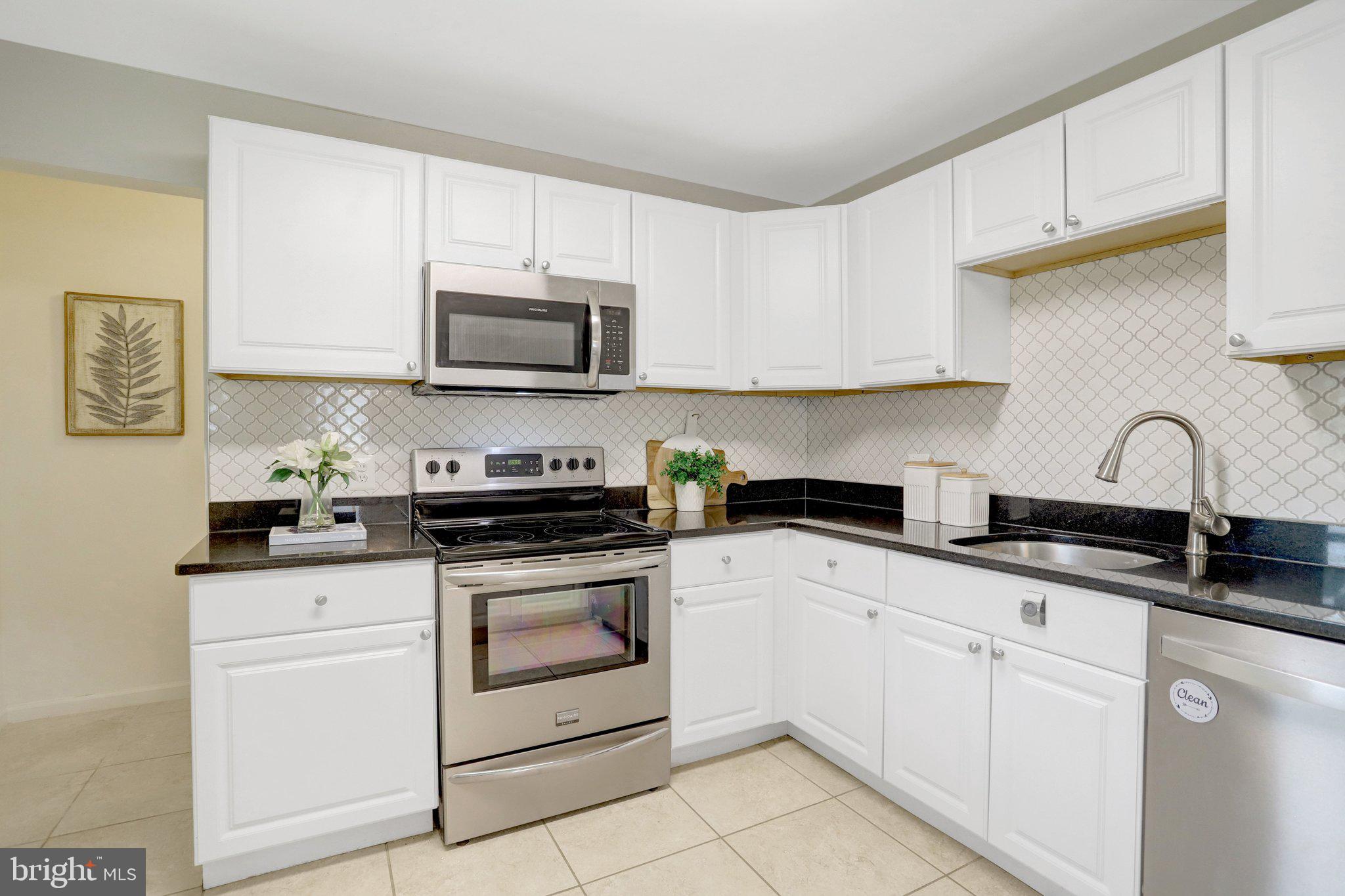 8824 Jandell Road Lorton, VA 22079 - Photo 13 of 46 Stainless steel appliances