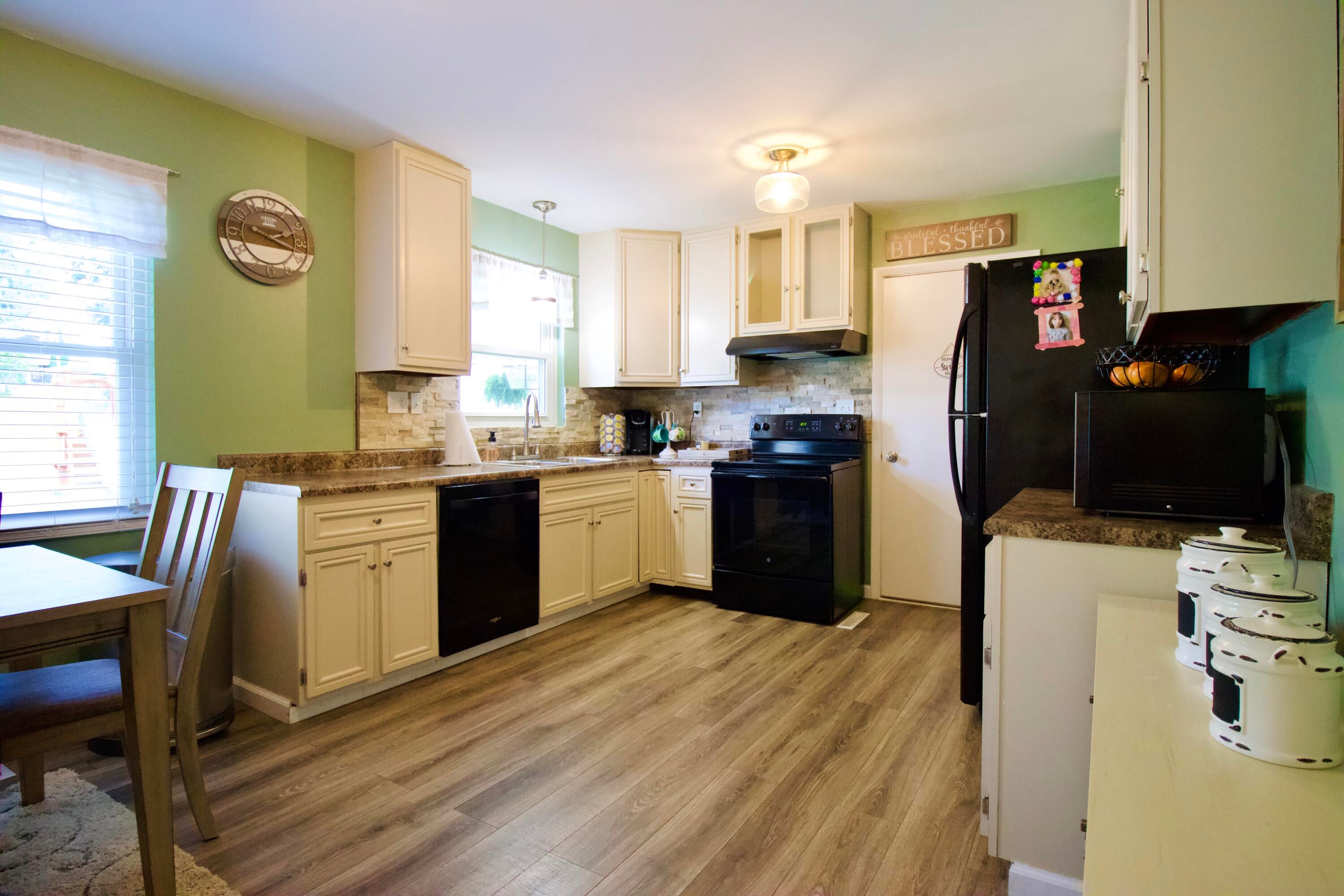 136 Sunset Cir Road Lewisburg, WV 24901 - Photo 5 of 20 Gallery Image 5