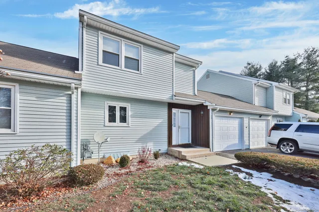 $2,250 | 12 Kevin Drive, Unit 12, East Windsor, CT 06088