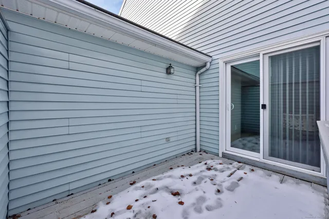 $2,250 | 12 Kevin Drive, Unit 12, East Windsor, CT 06088