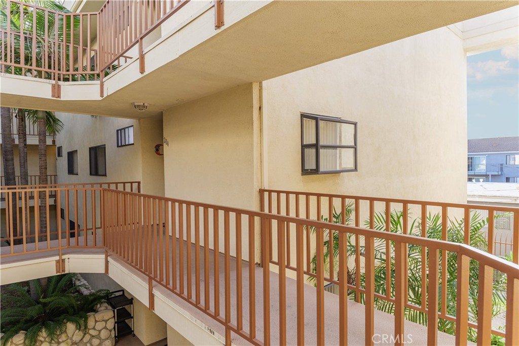 3516 East Ransom Street, Unit 204 Long Beach, CA 90804 - Photo 26 of 38 End unit-walkway and window box