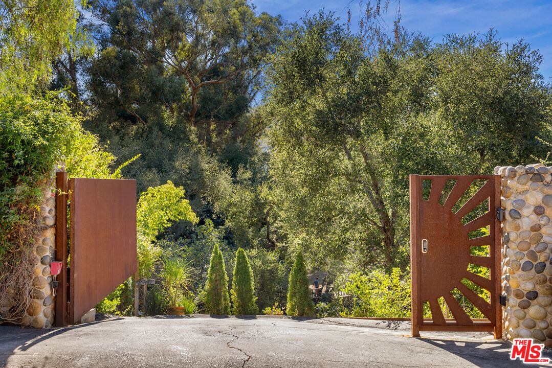 21658 Encina Road Topanga, CA 90290 - Photo 40 of 54 Gallery Image 40