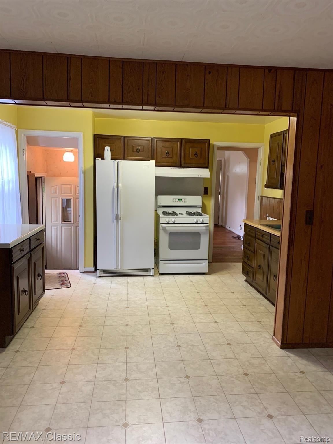 3827 Durham Road Royal Oak, MI 48073 - Photo 17 of 35 IMG_2248.jpg
