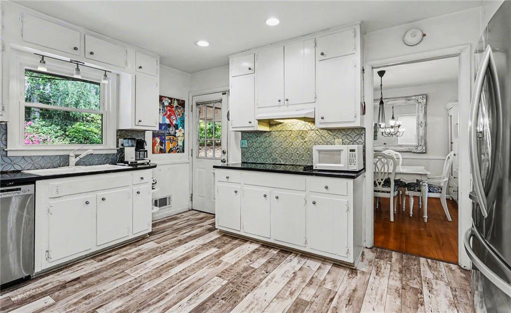 1455 Sanden Ferry Drive Decatur, GA 30033 - Photo 11 of 34