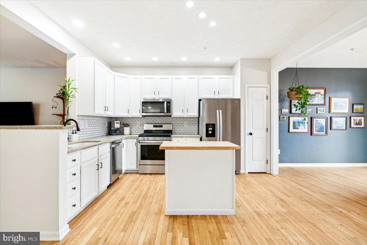 1715 Algonquin Road Frederick, MD 21701 - Photo 3 of 45 Bright Kitchen