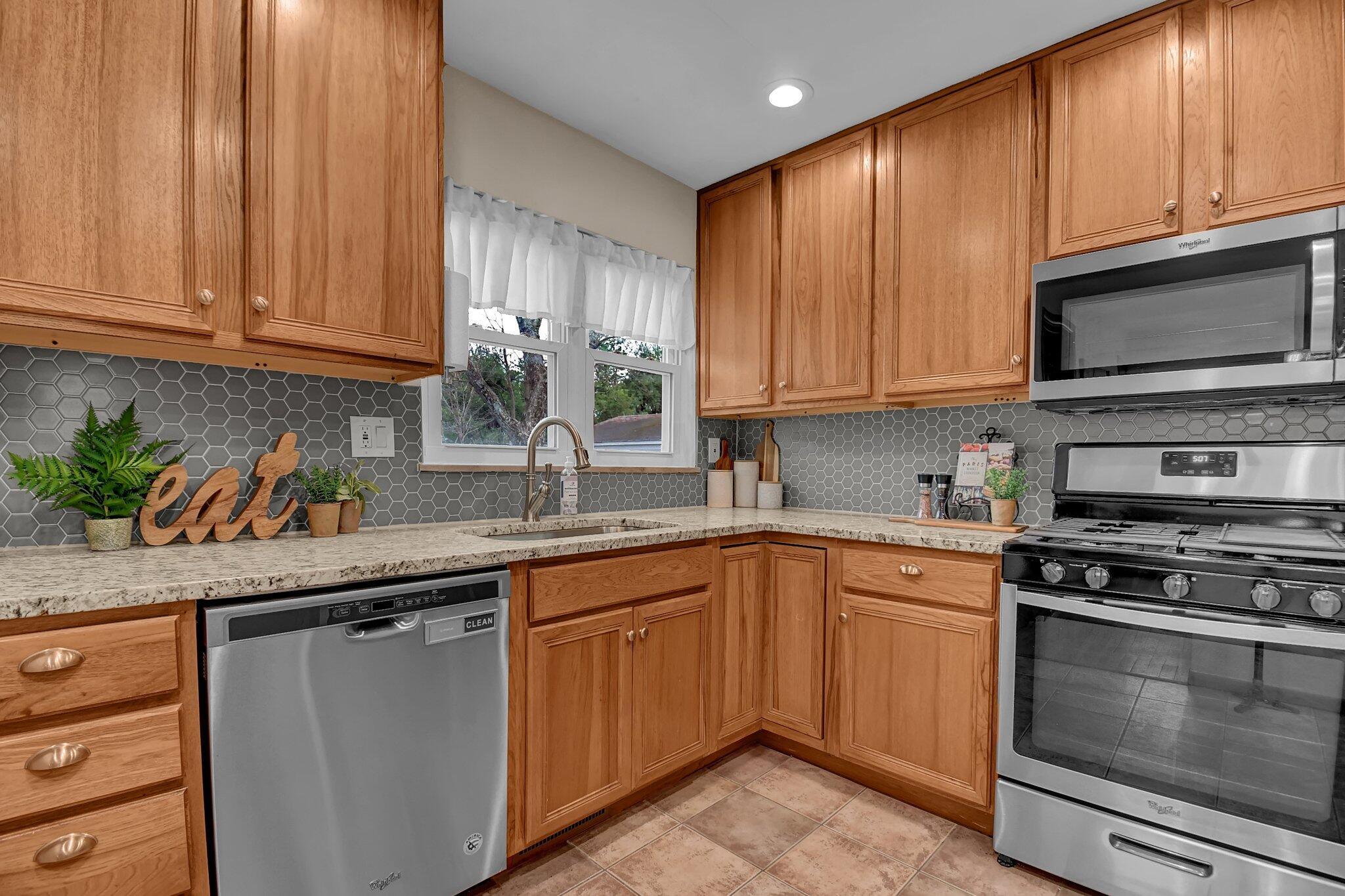 2437 Woodstock Road Columbus, OH 43221 - Photo 11 of 37 Kitchen