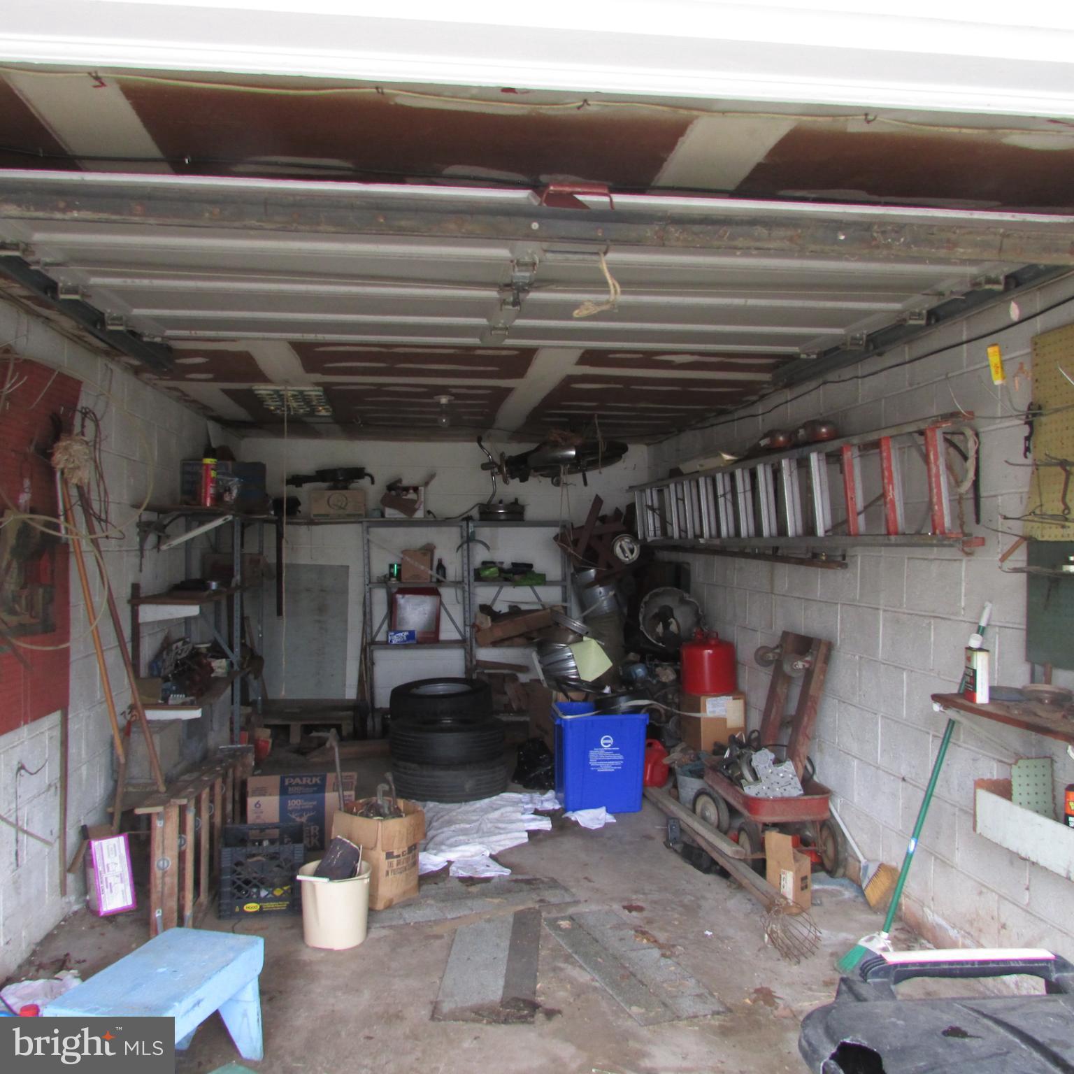 13481 Stevens Road Philadelphia, PA 19116 - Photo 22 of 28 Garage