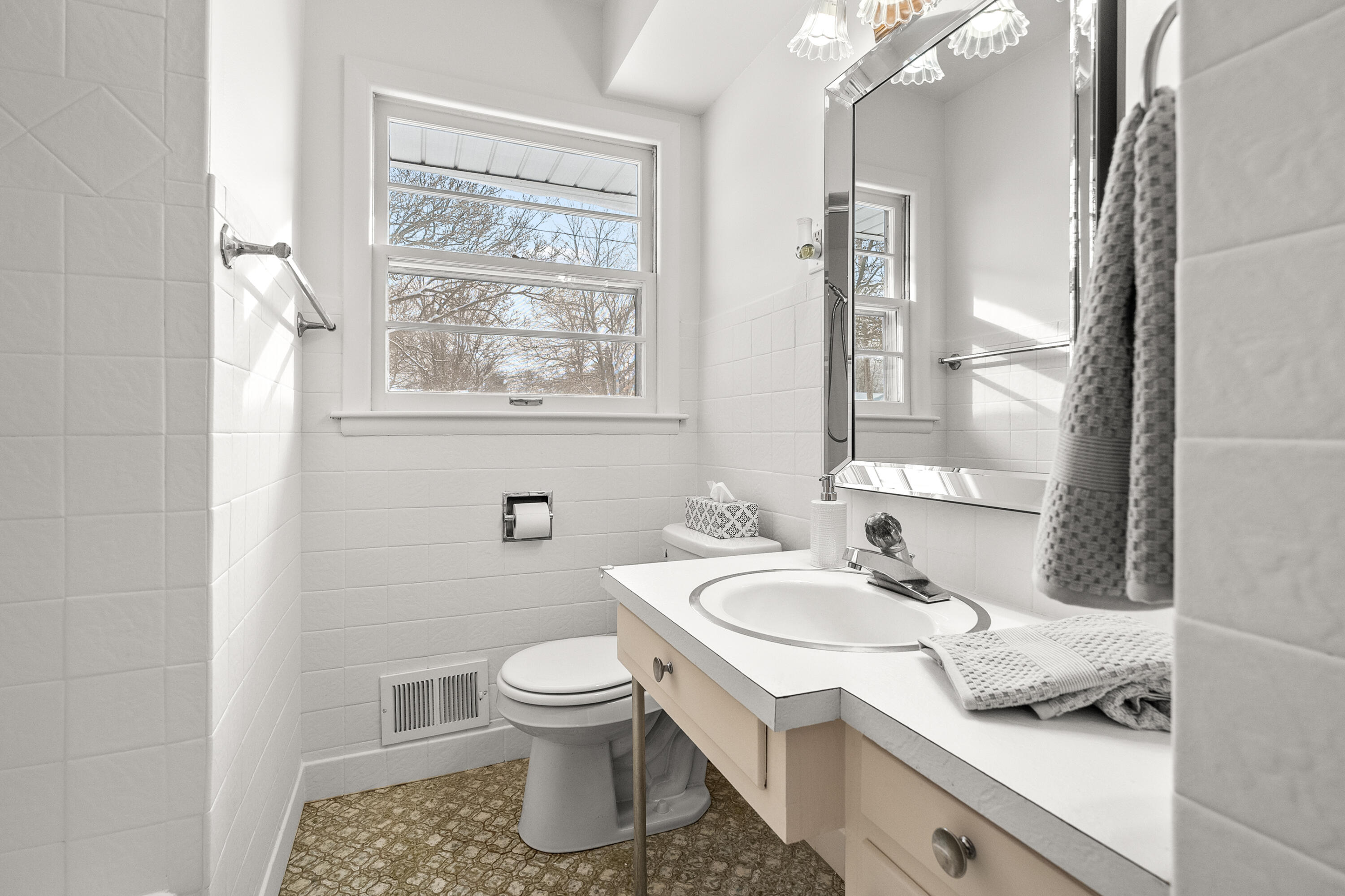 811 Craft Avenue Kalamazoo, MI 49048 - Photo 16 of 29 LC - Craft Ave 811 Kalamazoo 49048-16