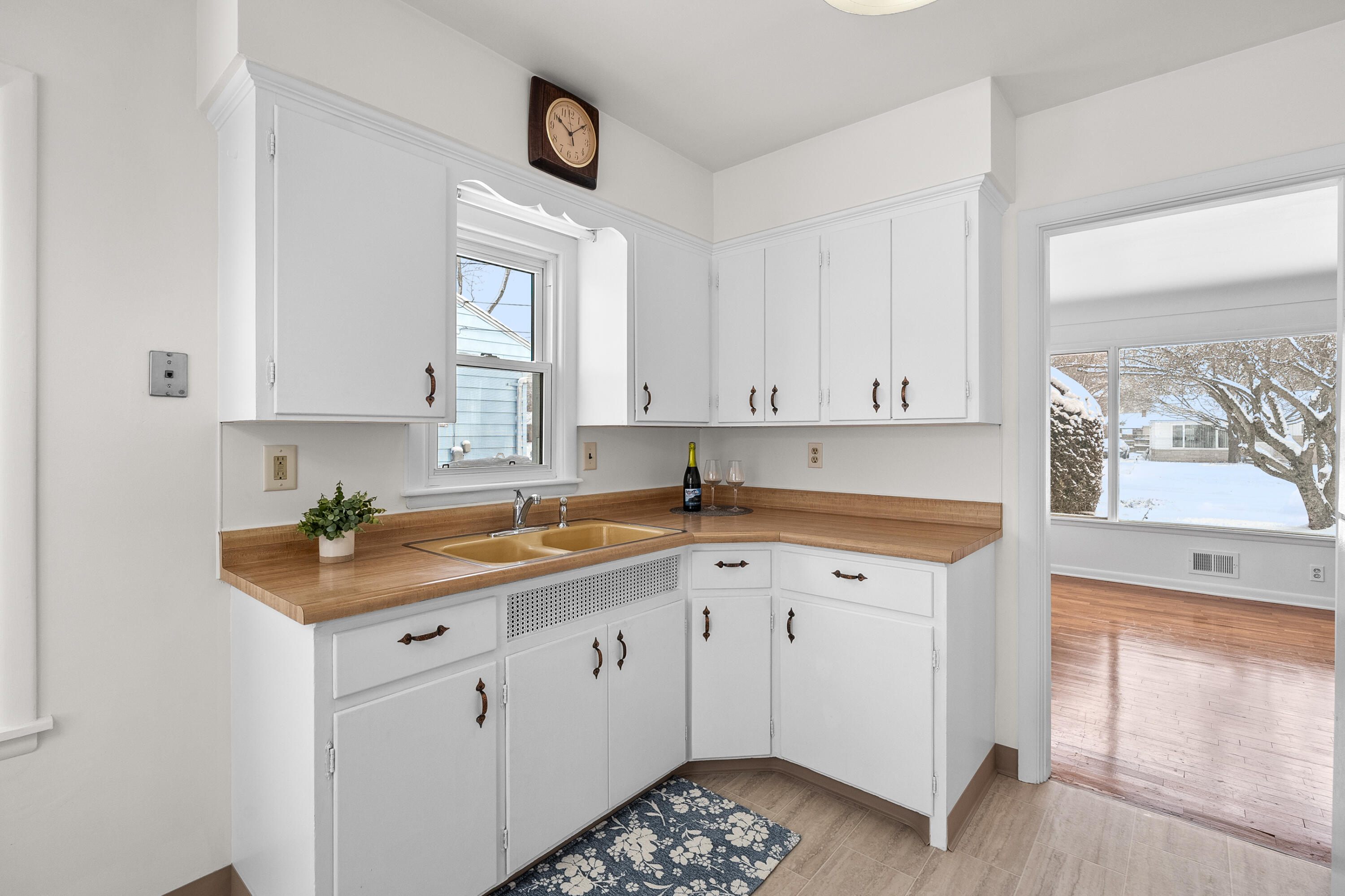 811 Craft Avenue Kalamazoo, MI 49048 - Photo 9 of 29 LC - Craft Ave 811 Kalamazoo 49048-9