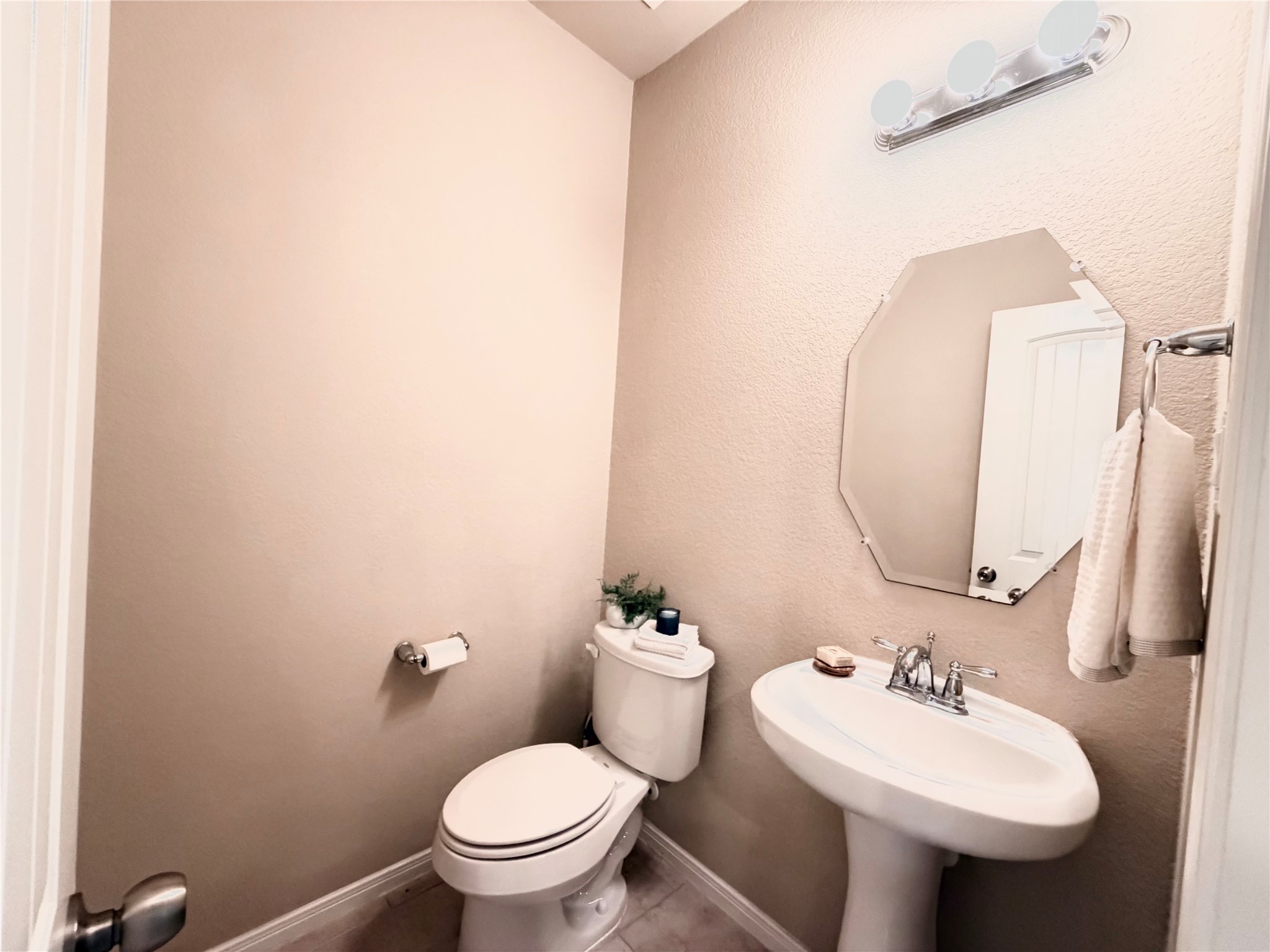 5502 Claymore Meadow Lane Spring, TX 77389 - Photo 33 of 45 Half bath