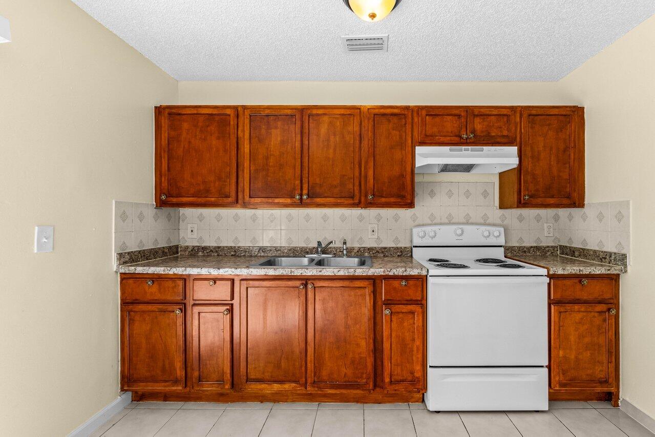 4863 Gulfstream Road Lake Worth, FL 33461 - Photo 11 of 20 010-4863GulfstreamRoad-LakeWorthBeach-FL