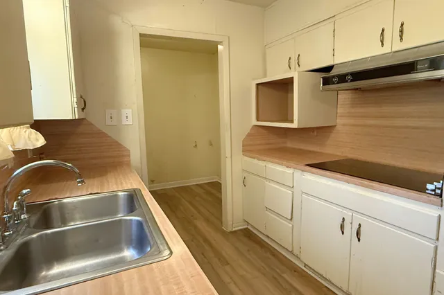 a close view of sink and tap