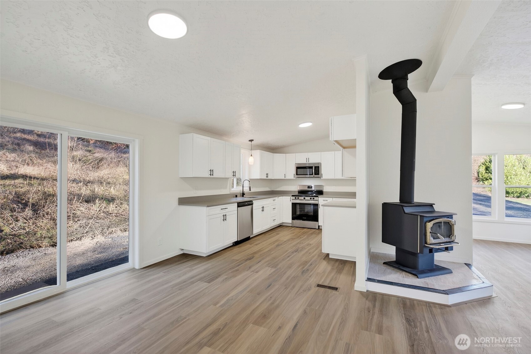 152 Crow Butte Road Longview, WA 98632 - Photo 8 of 39 Gallery Image 8