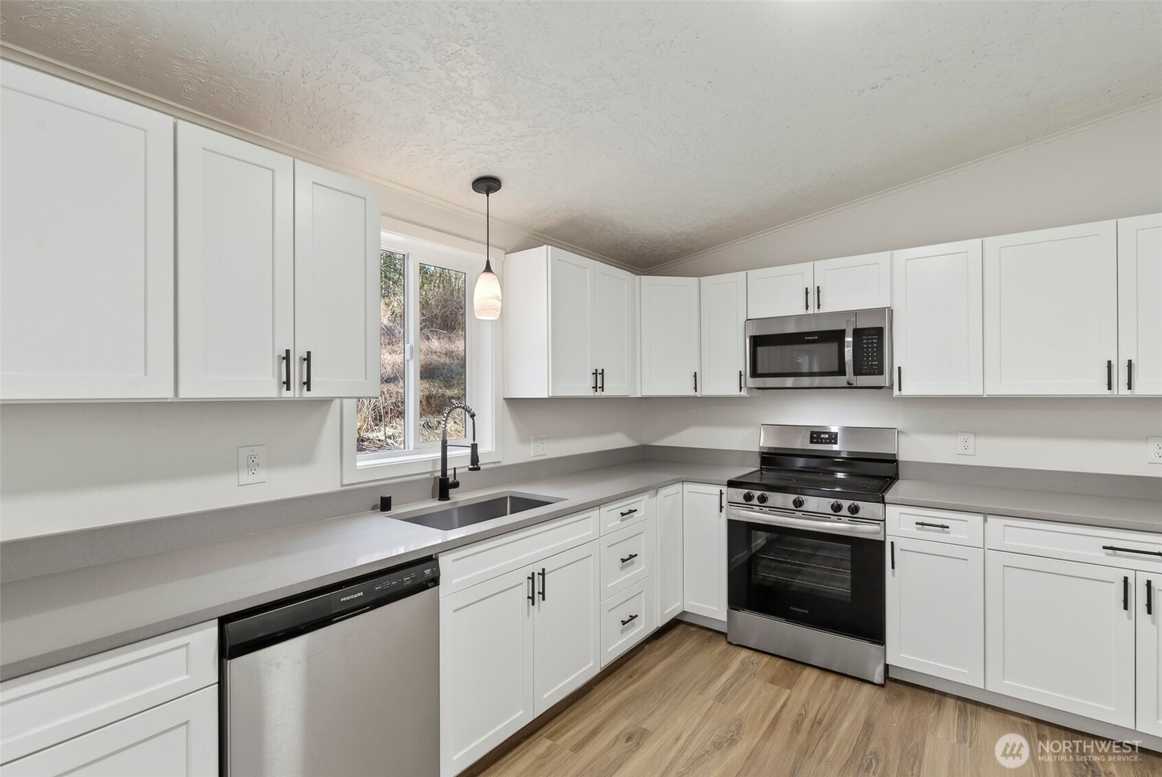 152 Crow Butte Road Longview, WA 98632 - Photo 10 of 39 Gallery Image 10