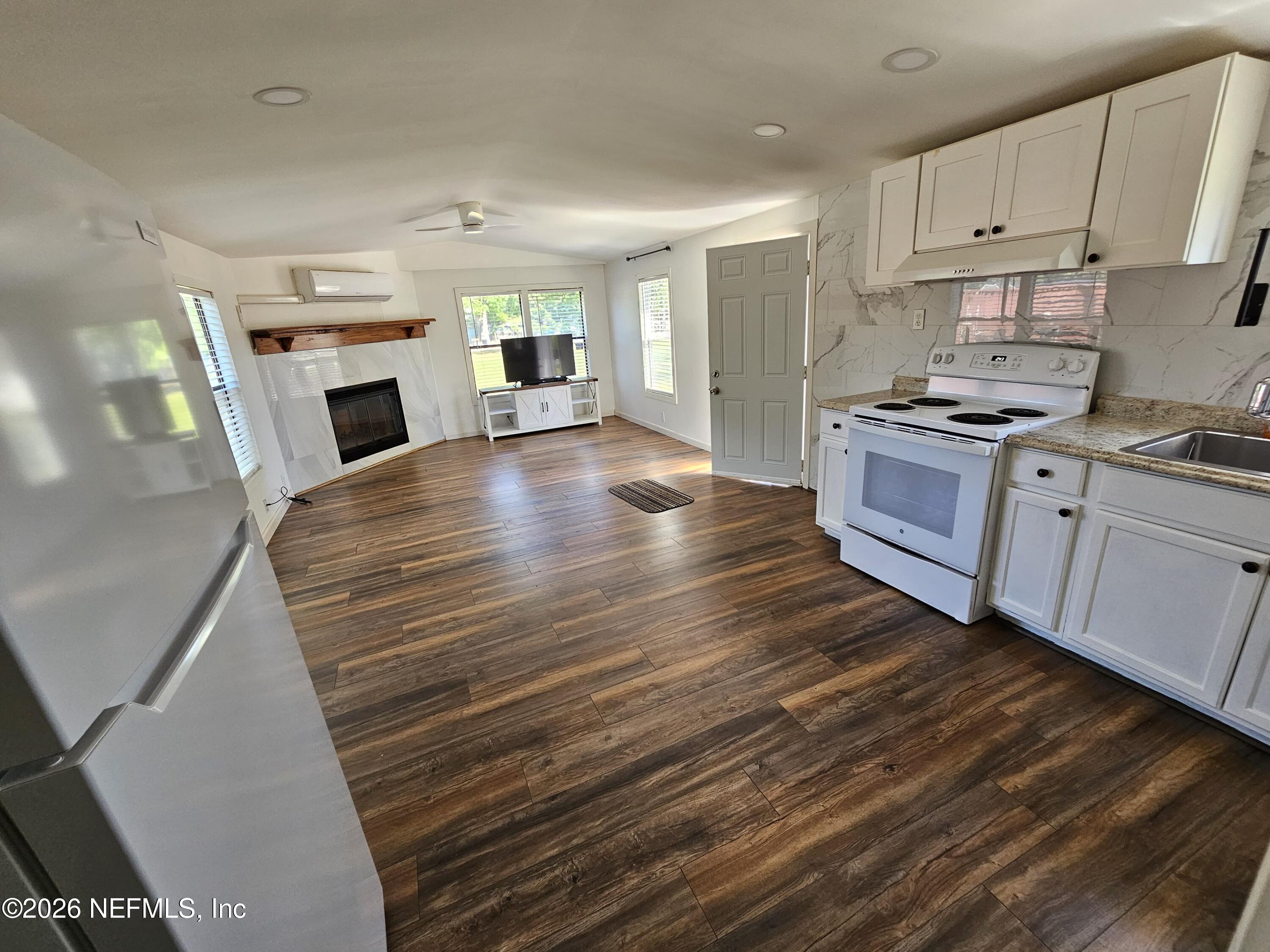 6715 Pickettville Road Jacksonville, FL 32254 - Photo 12 of 25 a03a019f-7b6c-4c90-a8b5-4fc9760f1956