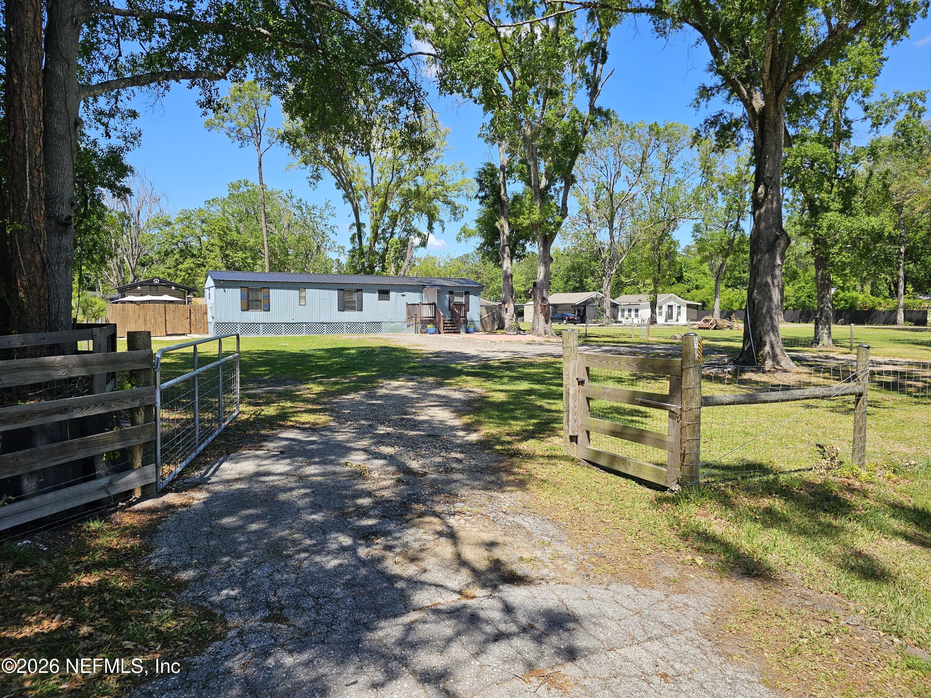 6715 Pickettville Road Jacksonville, FL 32254 - Photo 2 of 25 4789e01f-3f5d-4bad-bbfd-dd6c0734b7ab