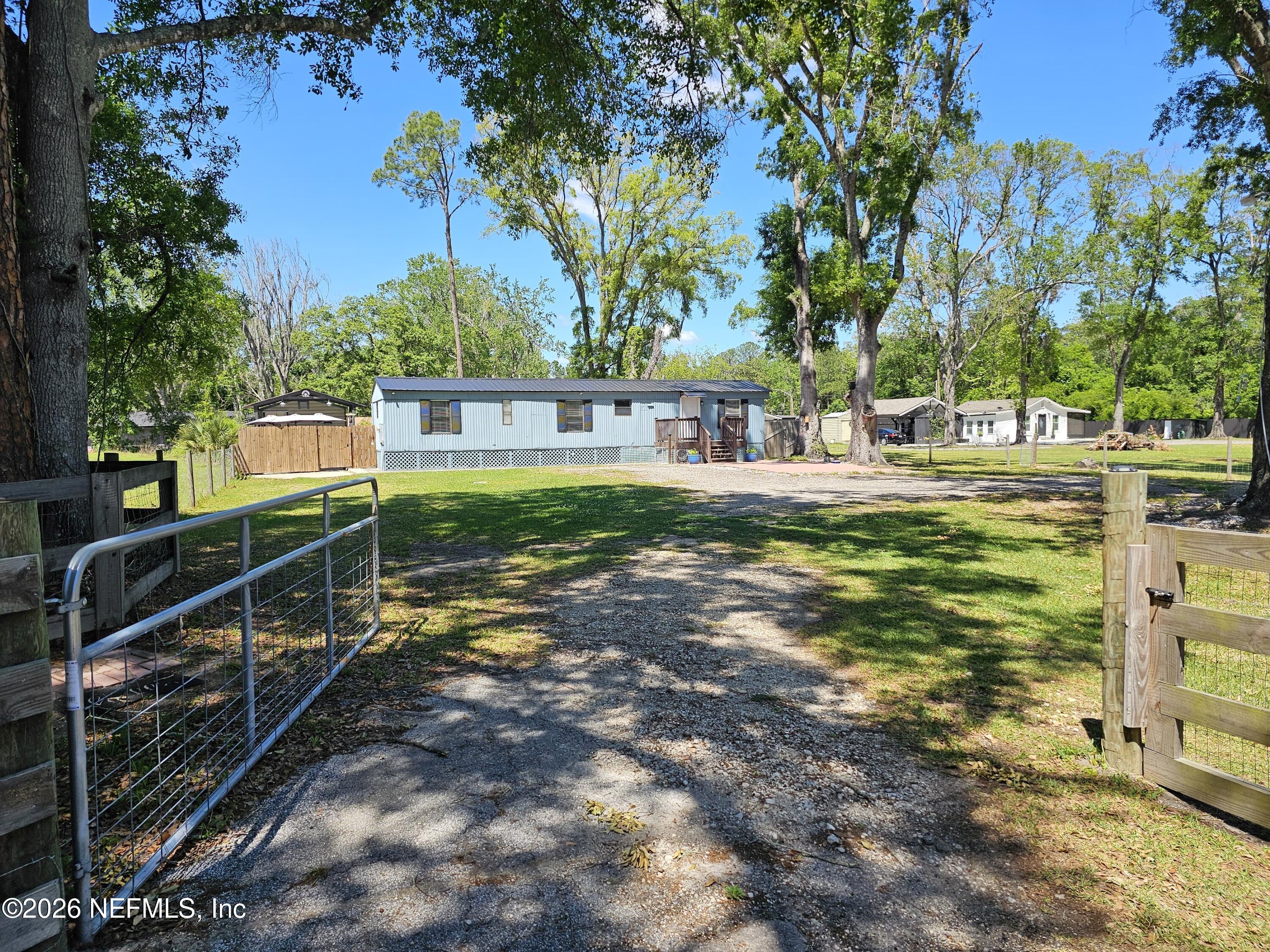 6715 Pickettville Road Jacksonville, FL 32254 - Photo 5 of 25 9fc1b4da-2542-434c-a5e6-c399b56af4e0
