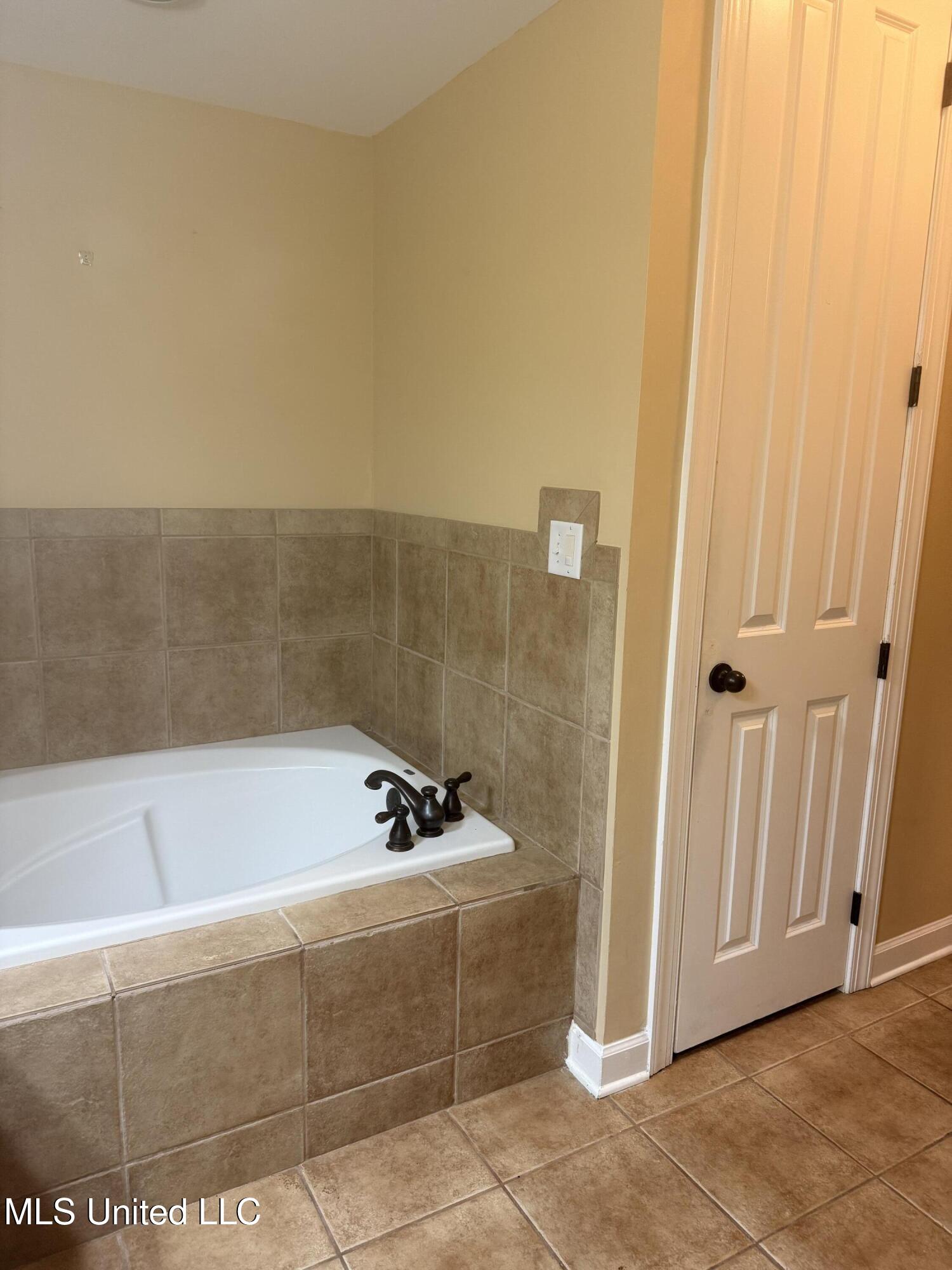 185 St Jude Street, Unit 2 Biloxi, MS 39530 - Photo 12 of 17 IMG_3366