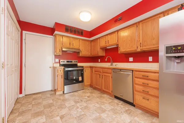 $119,900 | 3600 North Lakeside Drive, Muncie, IN 47304
