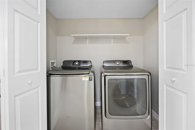 a view of a livingroom with furniture
