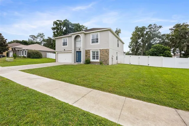 a view of a house with a yard and front view of a house