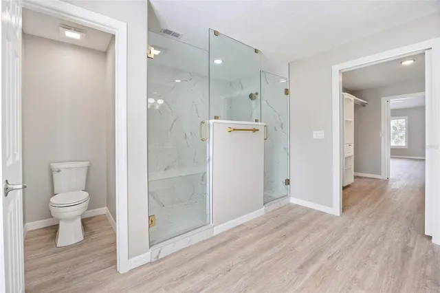 a view of a bath tub sitting in a yard