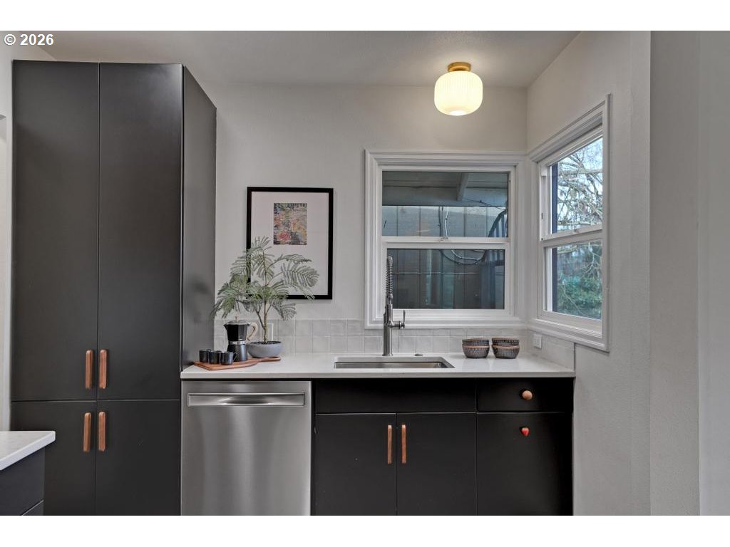 6315 North Curtis Avenue Portland, OR 97217 - Photo 12 of 46 Kitchen