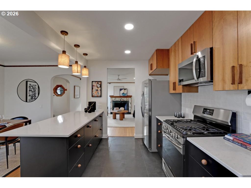 6315 North Curtis Avenue Portland, OR 97217 - Photo 13 of 46 Kitchen/Living Room