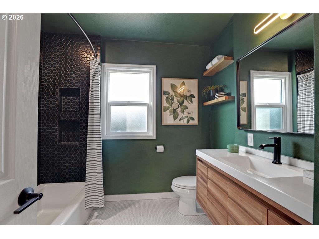 6315 North Curtis Avenue Portland, OR 97217 - Photo 17 of 46 Bathroom