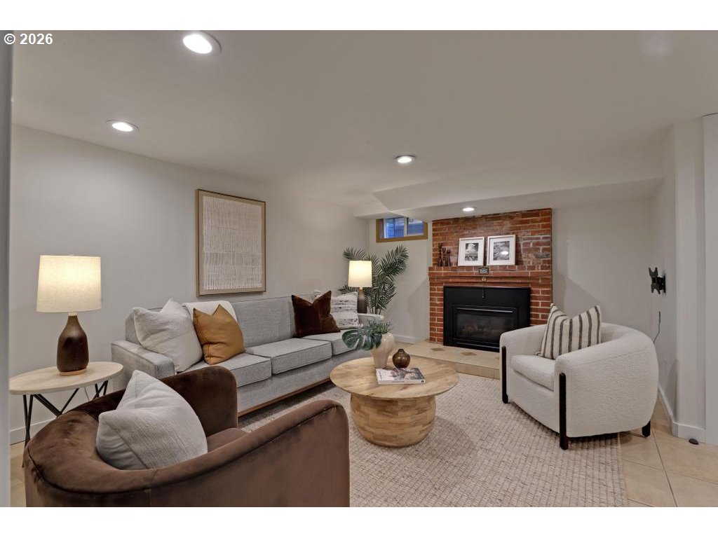 6315 North Curtis Avenue Portland, OR 97217 - Photo 19 of 46 Family Room