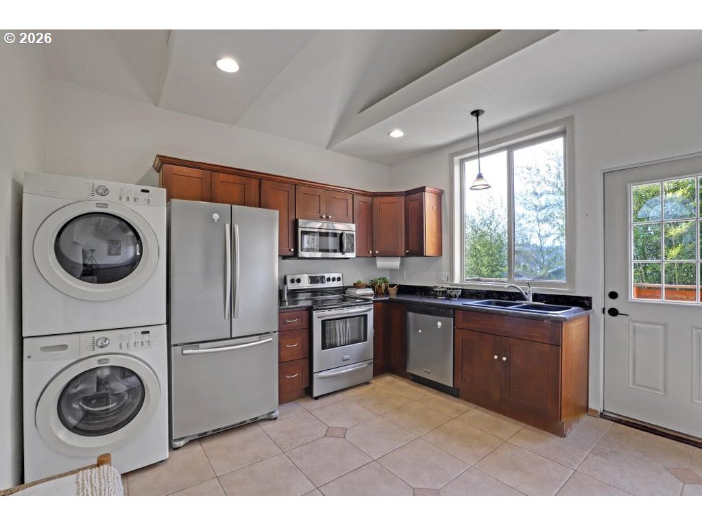 6315 North Curtis Avenue Portland, OR 97217 - Photo 30 of 46 Kitchen