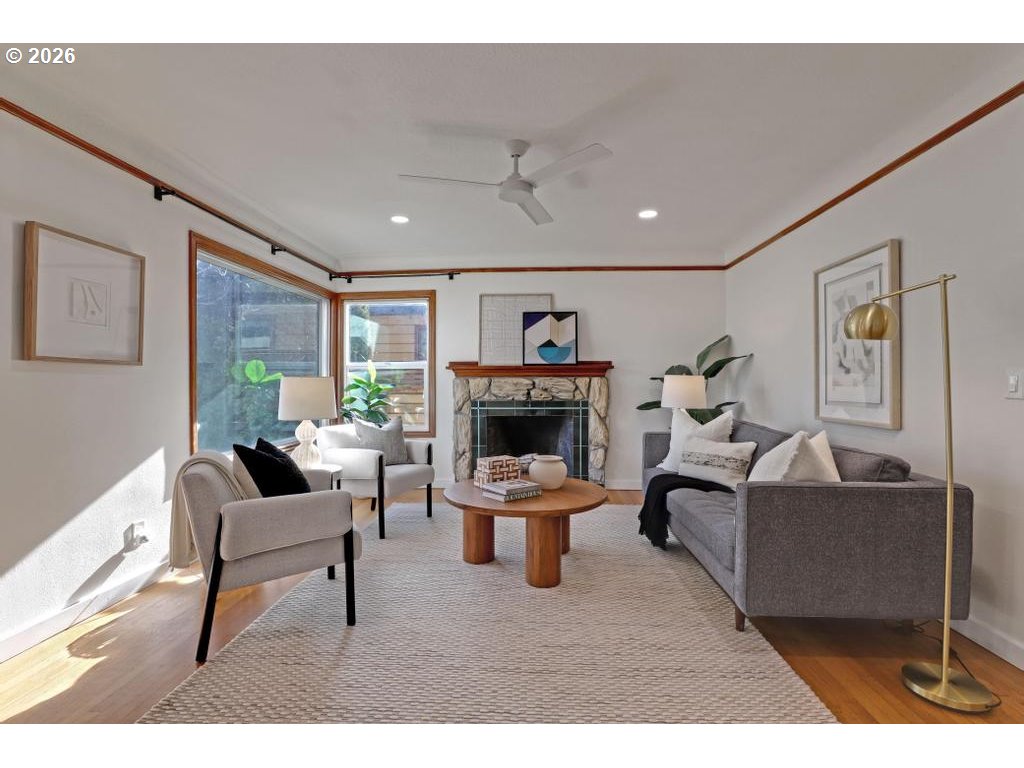 6315 North Curtis Avenue Portland, OR 97217 - Photo 3 of 46 Living Room