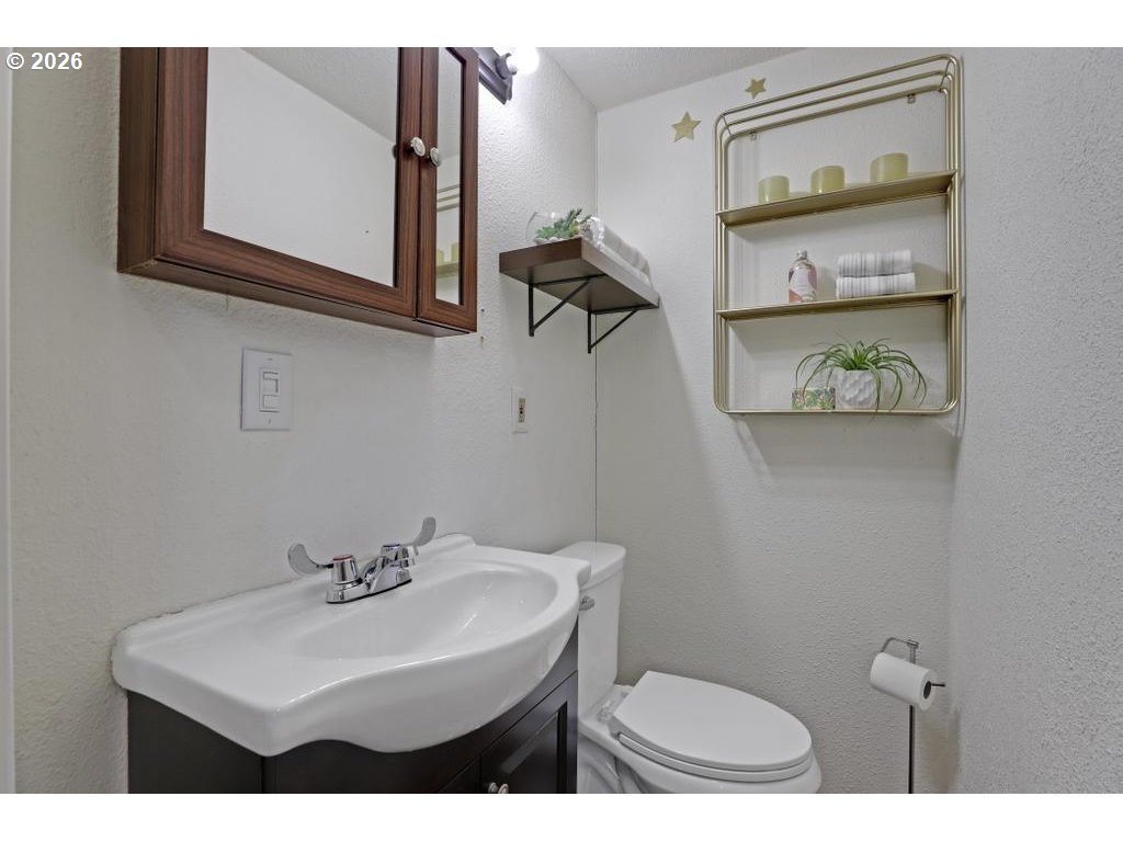 6315 North Curtis Avenue Portland, OR 97217 - Photo 36 of 46 En Suite Bathroom