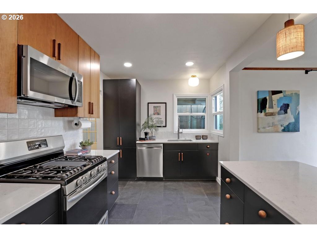 6315 North Curtis Avenue Portland, OR 97217 - Photo 10 of 46 Kitchen