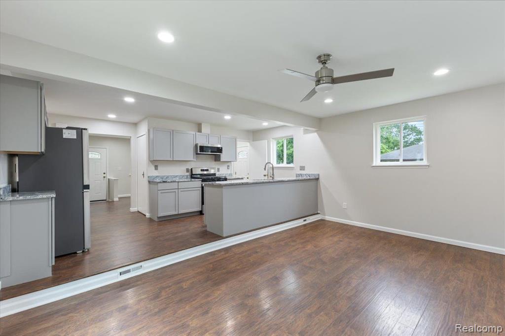 26095 Burg Road Warren, MI 48089 - Photo 10 of 28