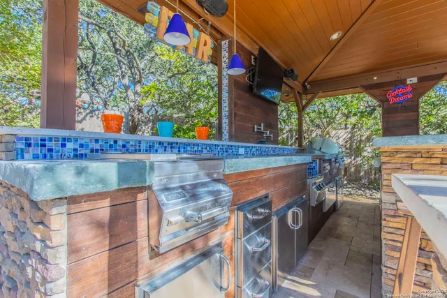 a view of outdoor kitchen