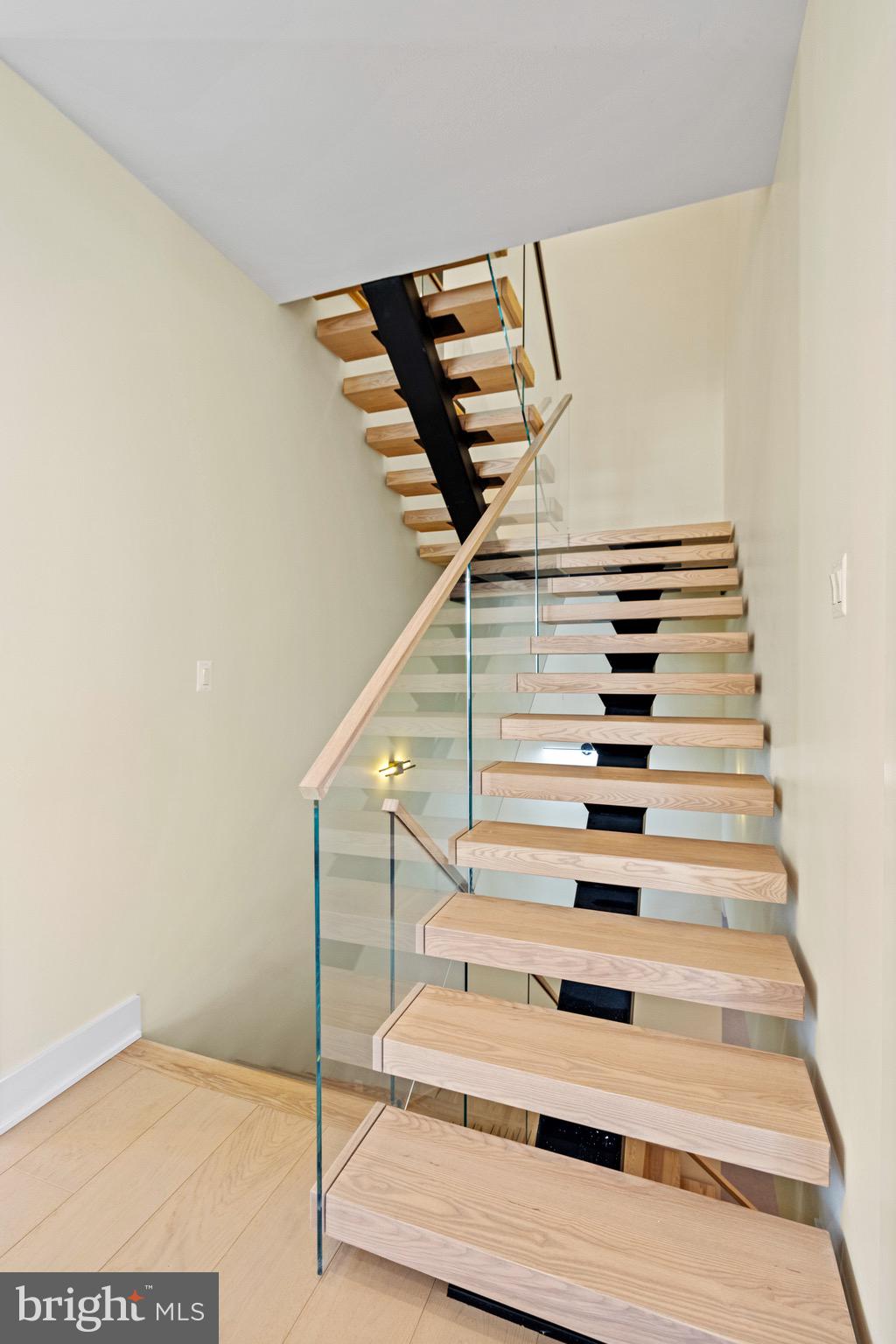 1573 Westmoreland Street McLean, VA 22101 - Photo 11 of 54 a view of entryway