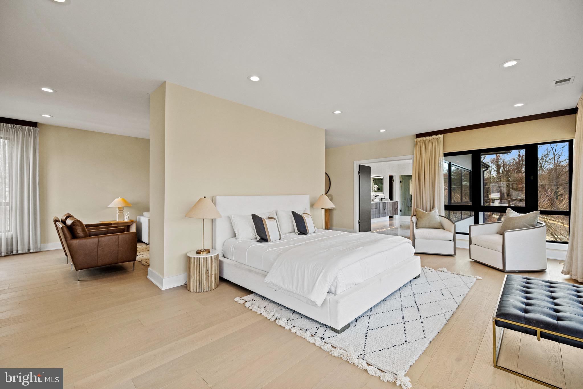 1573 Westmoreland Street McLean, VA 22101 - Photo 24 of 54 a living room with furniture and a large window